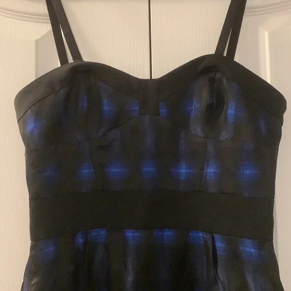 EUC silk blend Diane Von Furstenberg dress - Picture 3 of 12